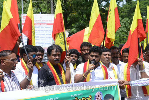 Rakshana Vedike protests 1